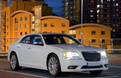 Chrysler 300C white color